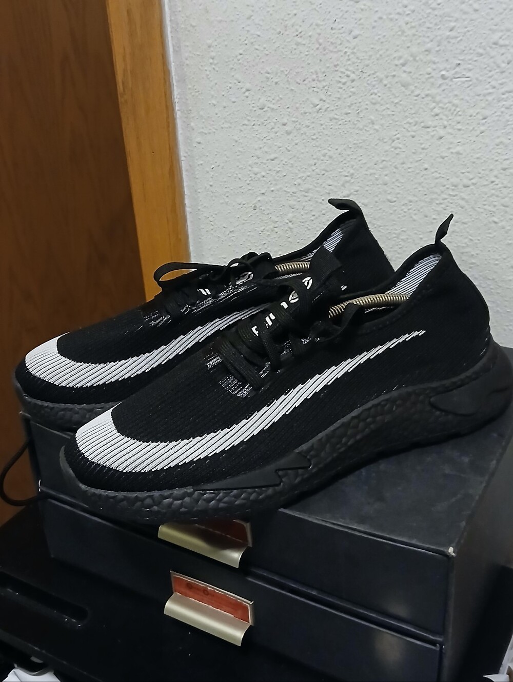 Ecko Untd. Men's Black & White Knit Sneakers Size 12
